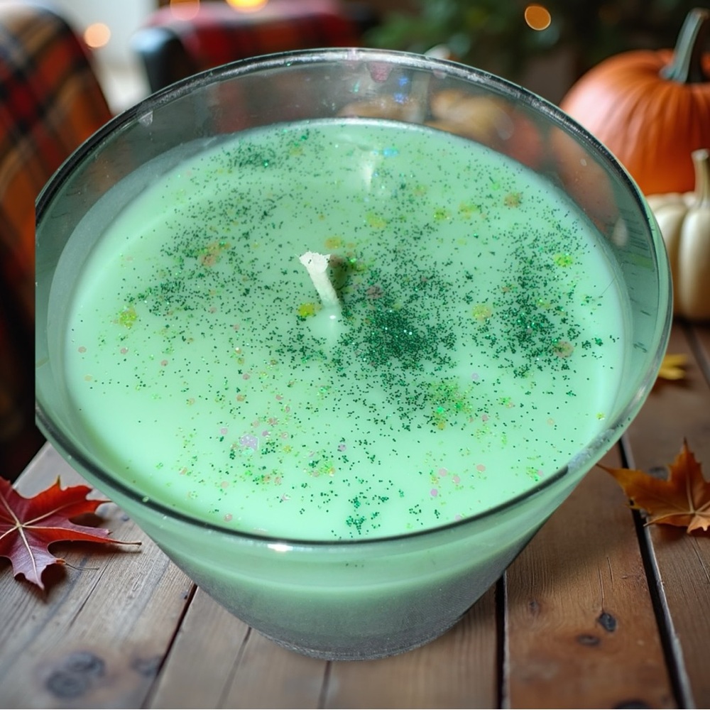 Apple Cinnamon Soy Handmade Green and Red Layered Scented Candle - Picture 2 of 4